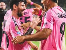 巴黎大师赛决赛对决在即！迈阿密热火演练定位球，利物浦密集防守应对(直播吧迈阿密国际)